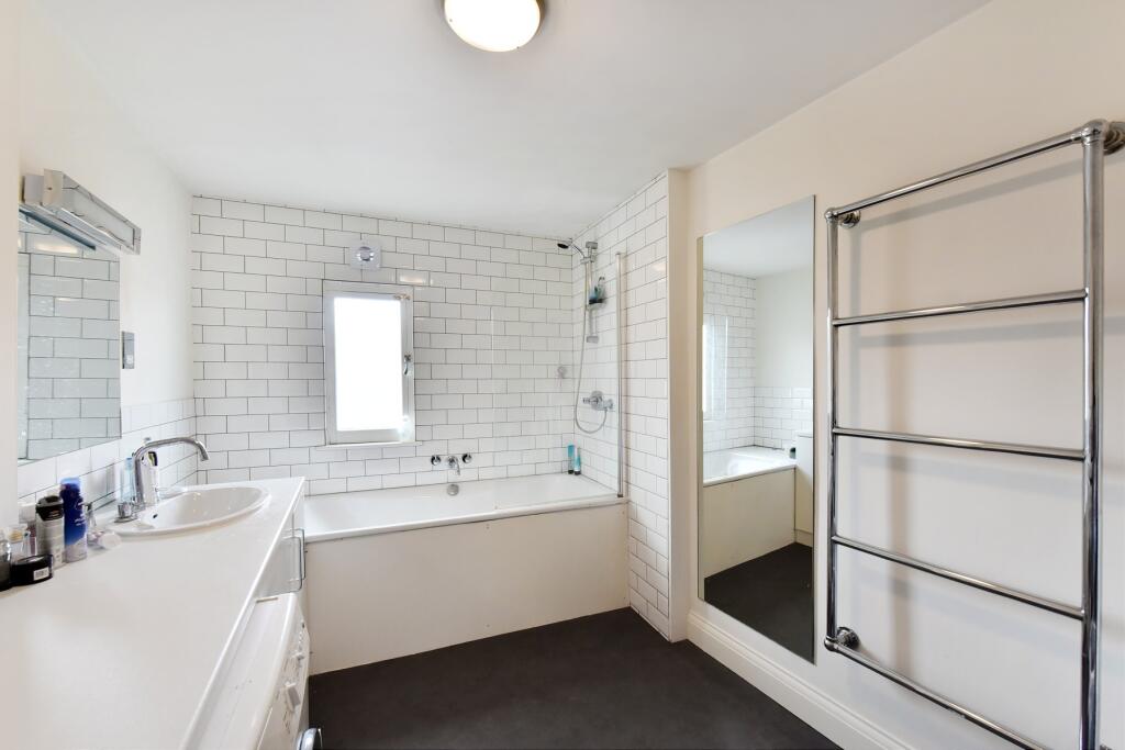Apartment in London - View 5