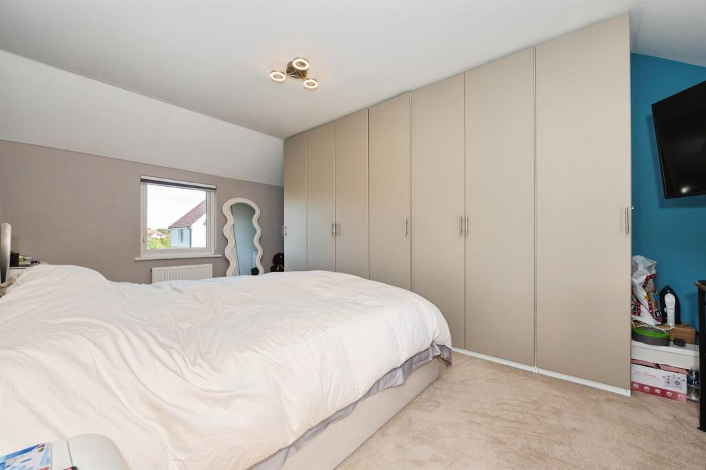 House in Romford - More