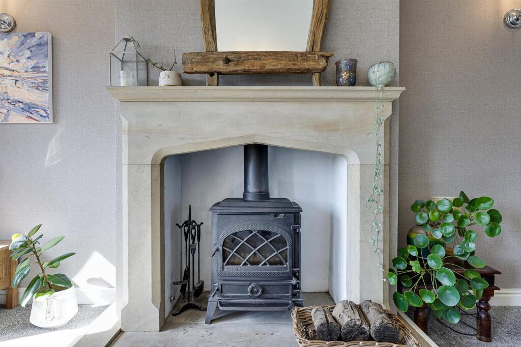 House in Kirklees, Paris, Holme Valley - More