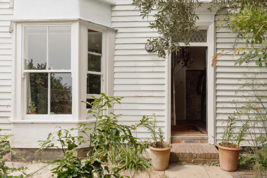 House in Hastings, Old Town - More