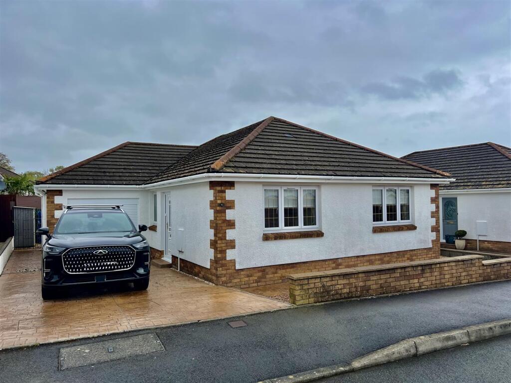 Main image of property: Clos Nant-Y-Ci, Saron, Ammanford