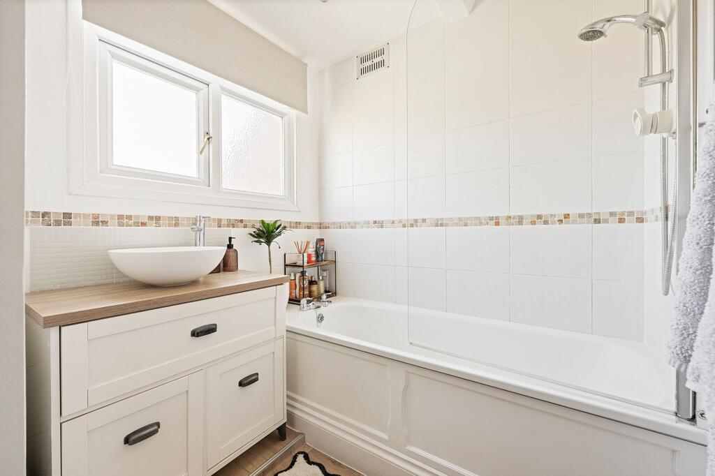 Apartment in Poole, Lower Parkstone - More