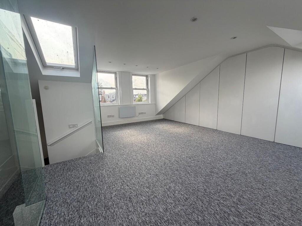 Apartment in Twickenham - View 3