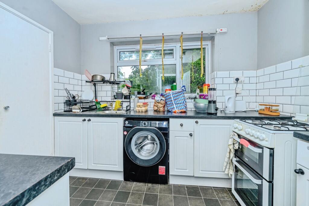 Selbourne Road, LUTON, Bedfordshire, LU4 photo 4