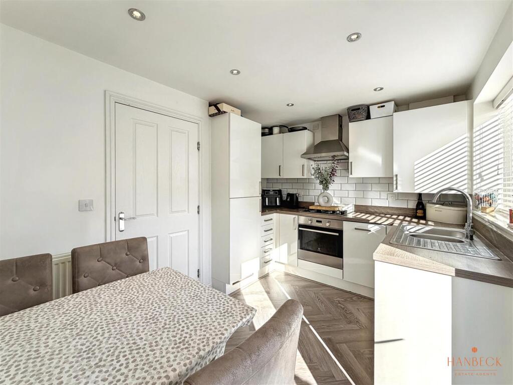 House in Hull - View 5