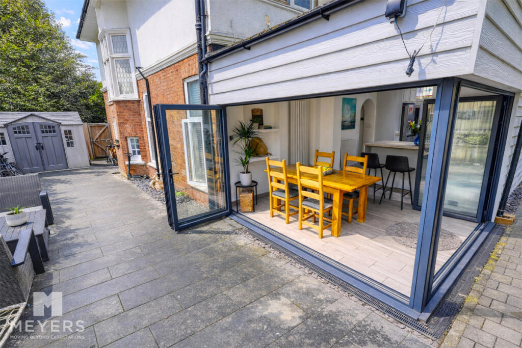 Apartment in Bournemouth - More