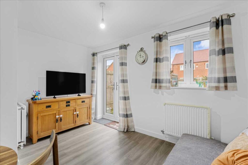 Pontefract Avenue, Towcester - View 6