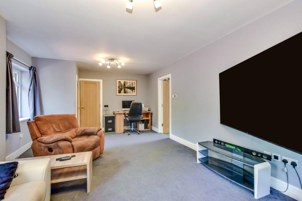 Robin Hood Drive, Bushey, WD23 2BY - View 3