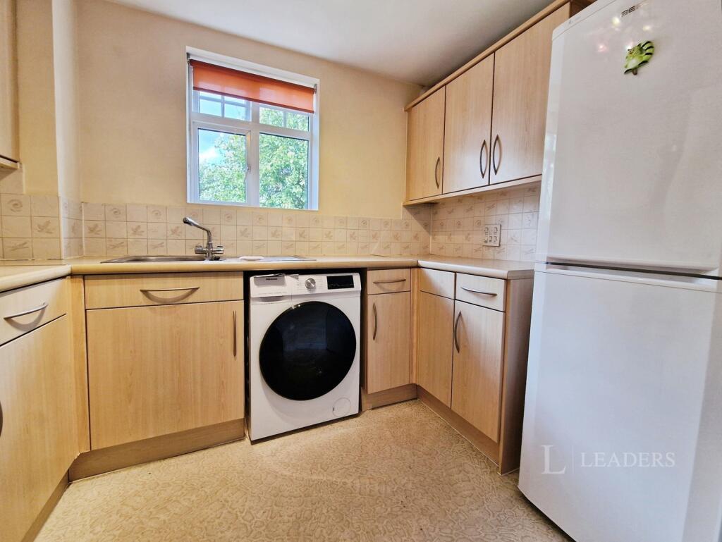 Apartment in Southampton - View 4