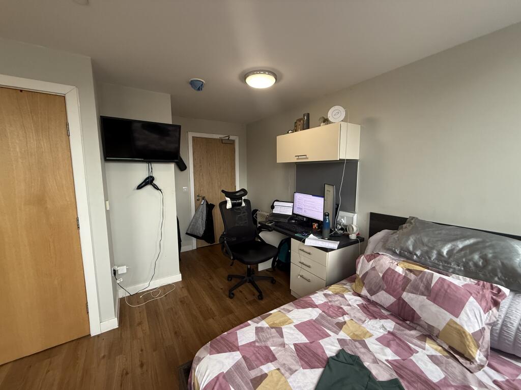 Apartment in Sheffield, South Yorkshire - View 4
