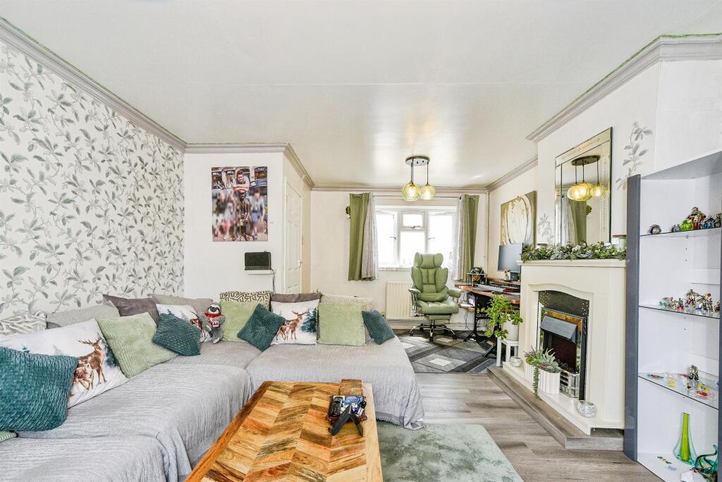 Coronation Road, Durrington, SALISBURY - View 3