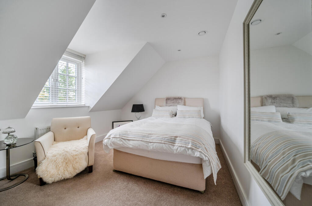 Wickham Road, Fareham, Hampshire, PO17 - View 6