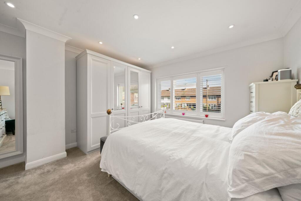 House in Elmbridge, Cobham - More