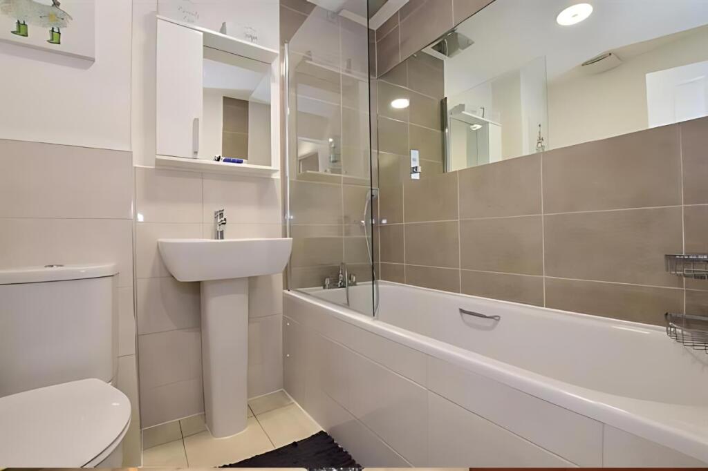 House in Dartford - More