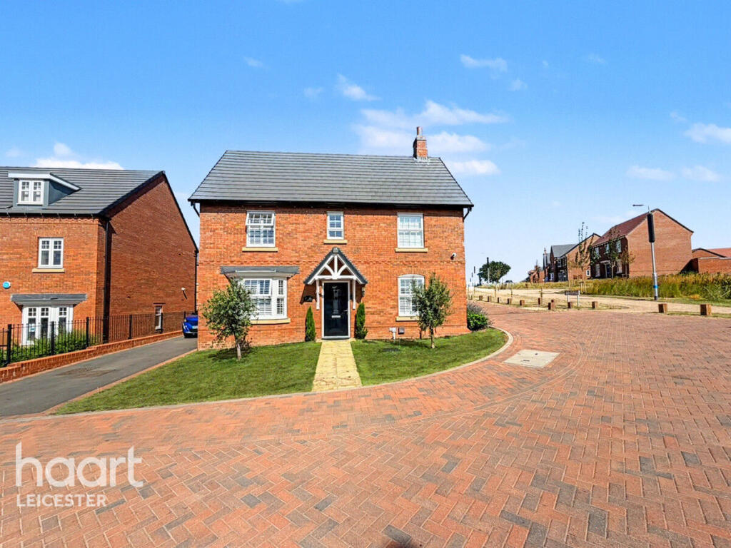 4-bed detached on Tilia Close, Leicester, £500,000