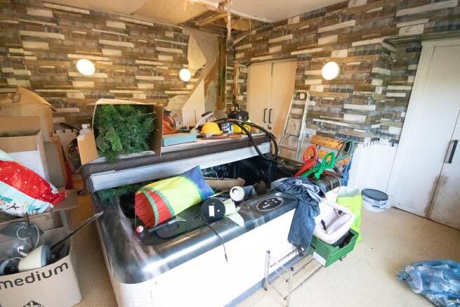 JAZUZZI ROOM