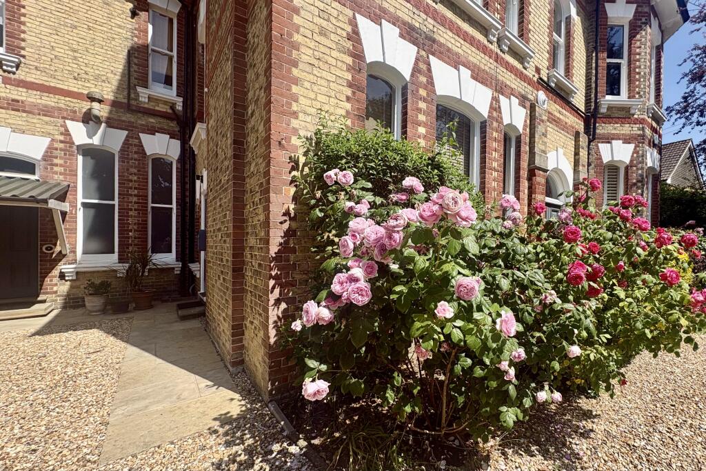 Apartment in Tonbridge - View 2
