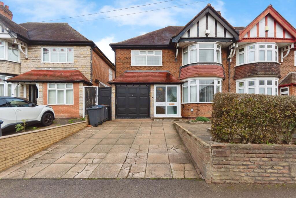 Main image of property: Warwick Road, Acocks Green, Birmingham, West Midlands, B27