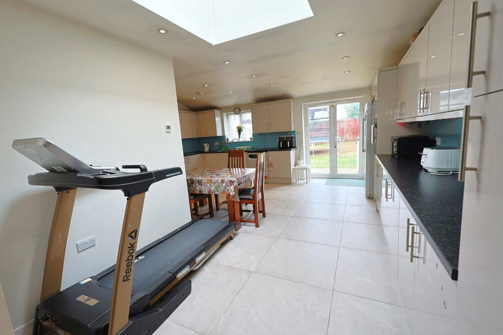 House in Harrow - View 4