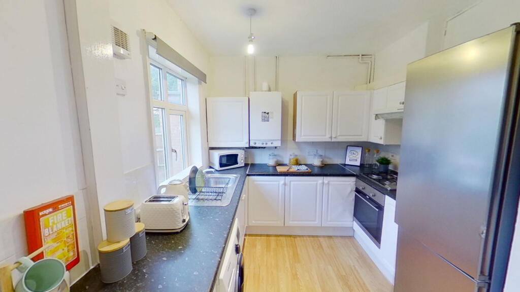 House in Nottingham - View 2