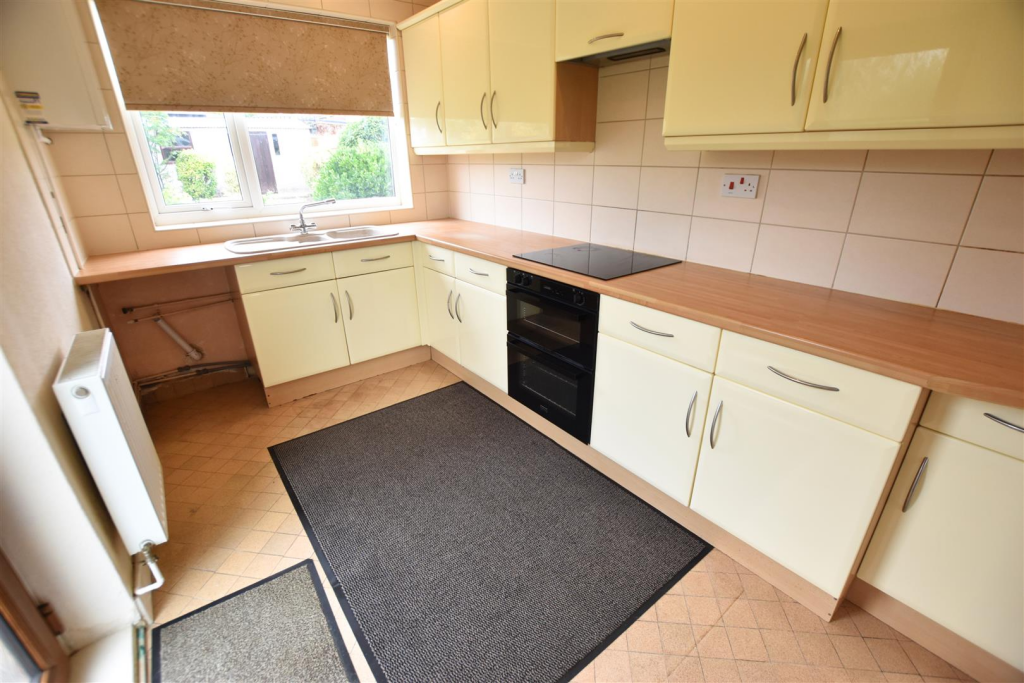 House in Grimsby, Grange - View 2