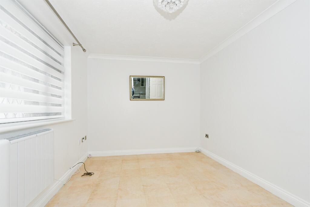 Cherry Tree Court, Calne photo 3