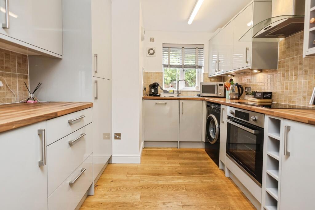 Apartment in Worcester - View 5