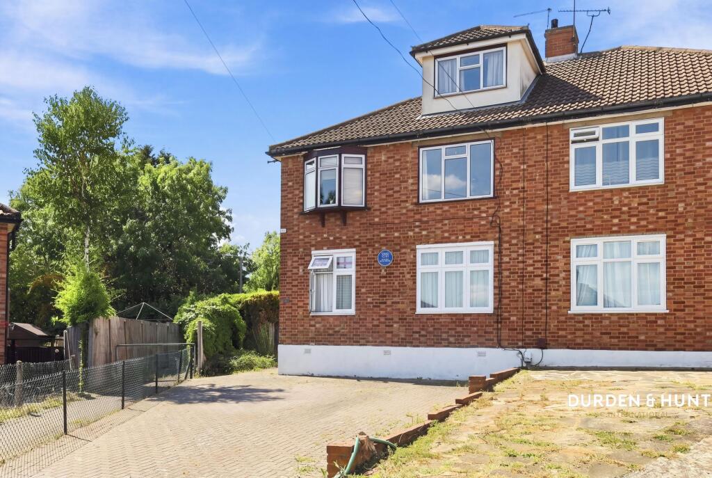 Main image of property: Barncroft Close, Loughton, IG10