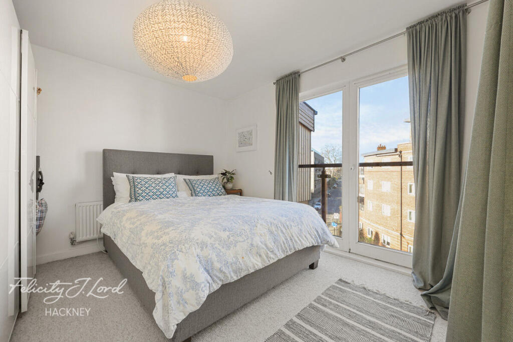 Main image of property: 223b Amhurst Road, London, E8