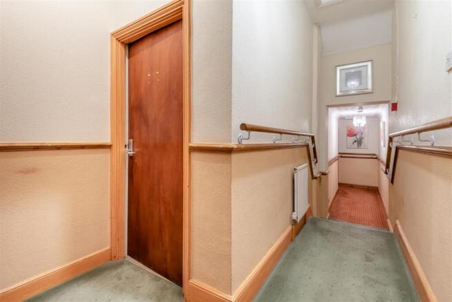 8672402-interior28.jpg