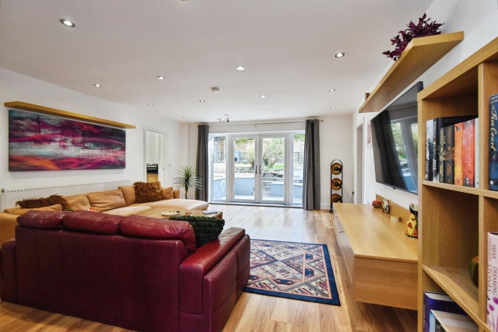 House in Gellinudd, Cilybebyll - View 4