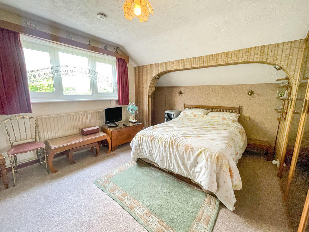 House in Eastleigh, Hedge End - View 4