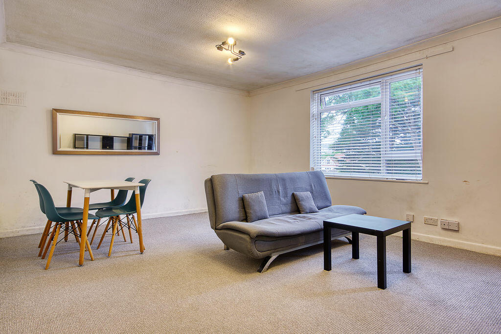 Apartment in Bournemouth, Lansdowne - View 3