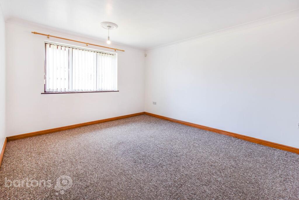 Holly Crescent, Sunnyside, S66 photo 5