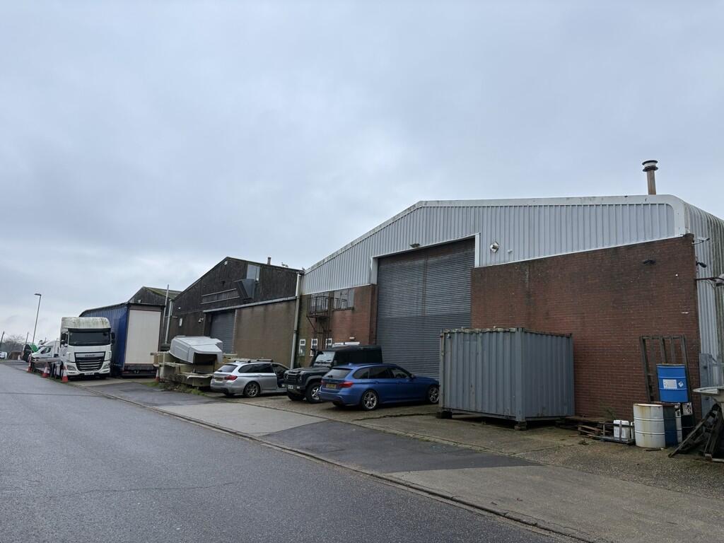 Main image of property: Unit 6-10, Queensway, New Milton, Hampshire, BH25 5NN