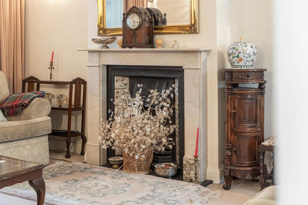 House in London, The Beveree, Hampton - View 5