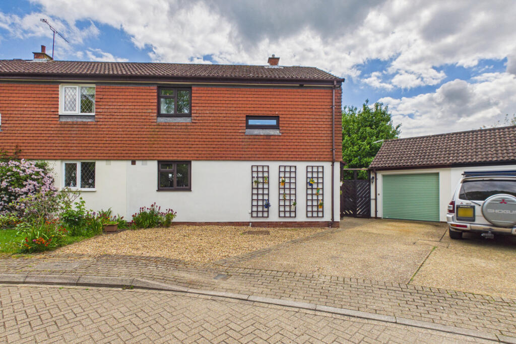 3-bed semi-detached on Lancaster Drive, Bovingdon, HP3, £525,000