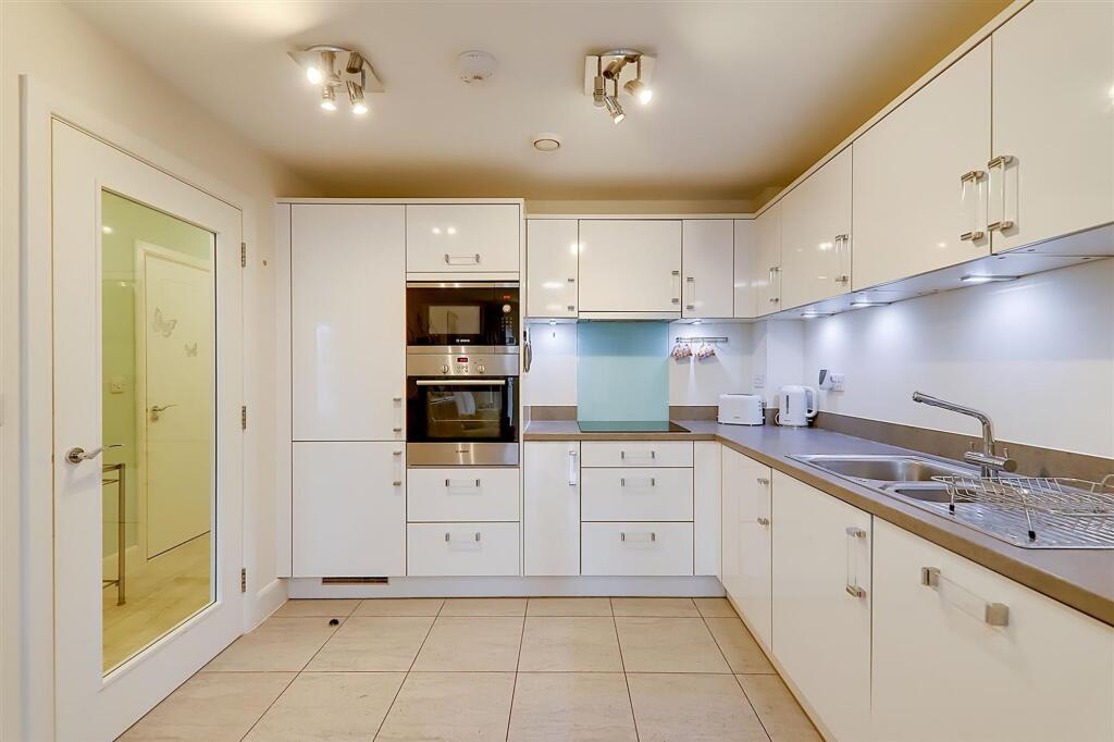 Apartment in Brighton - View 3