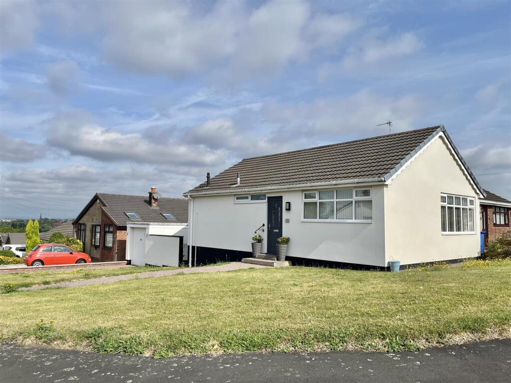 2-bed semi-detached on Laburnum Avenue, Stalybridge, £300,000