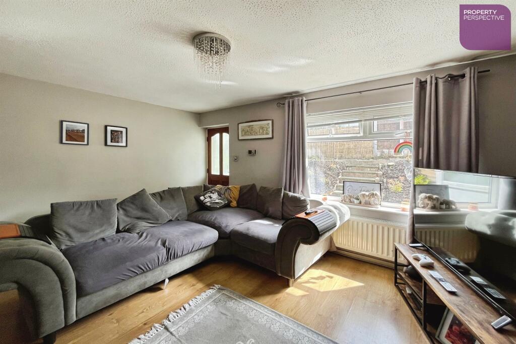 House in Oldham, Clough, Shaw and Crompton - View 4