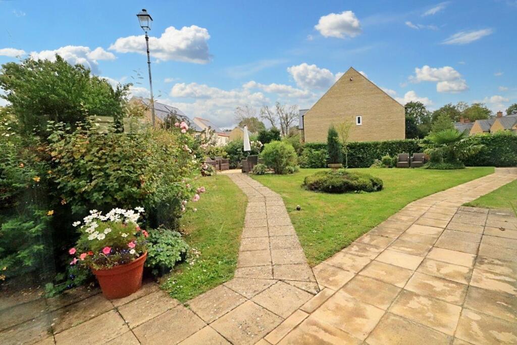 House in Milbourne, Burton Hill, St. Paul Malmesbury Without - View 3