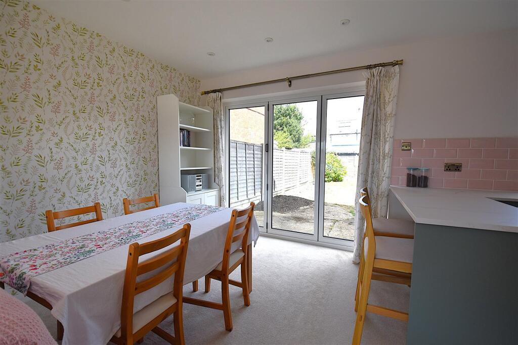 Birch Close, Canewdon photo 4