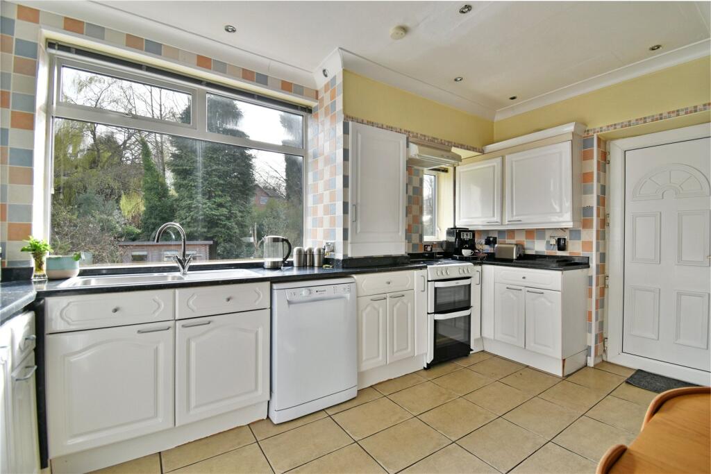 Moorfield Avenue, Denton, Tameside, M34 photo 5