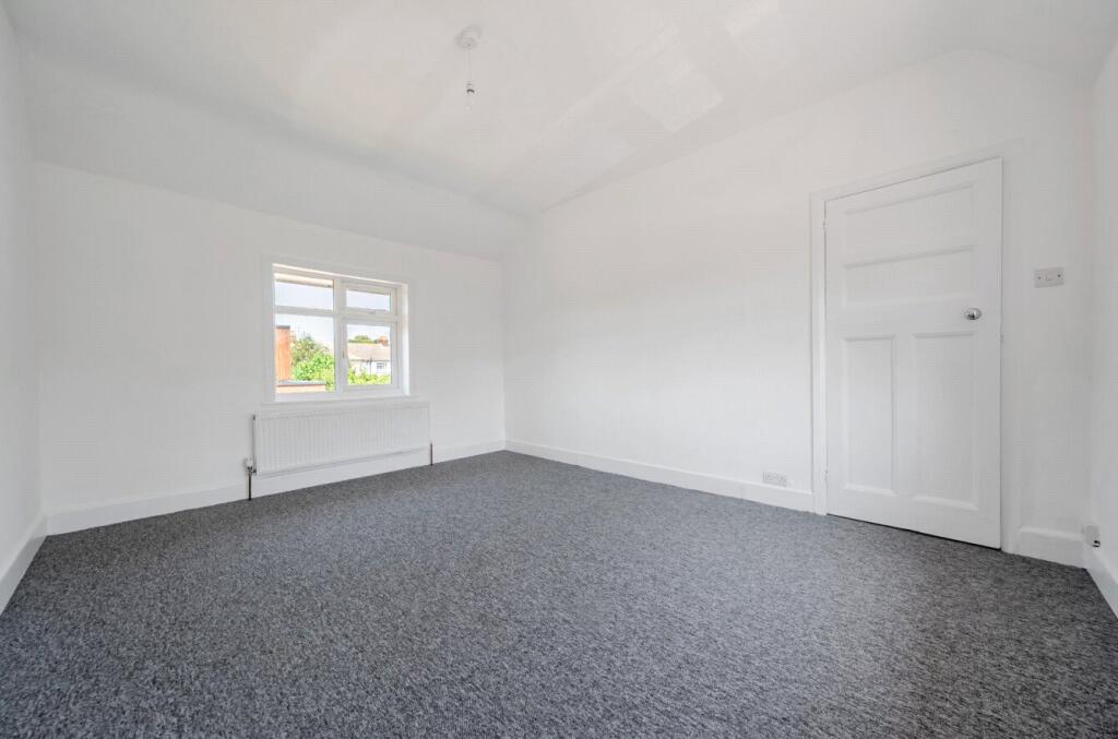 House in Worthing, Broadwater - More