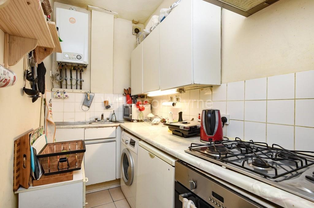 Bowes Road photo 3