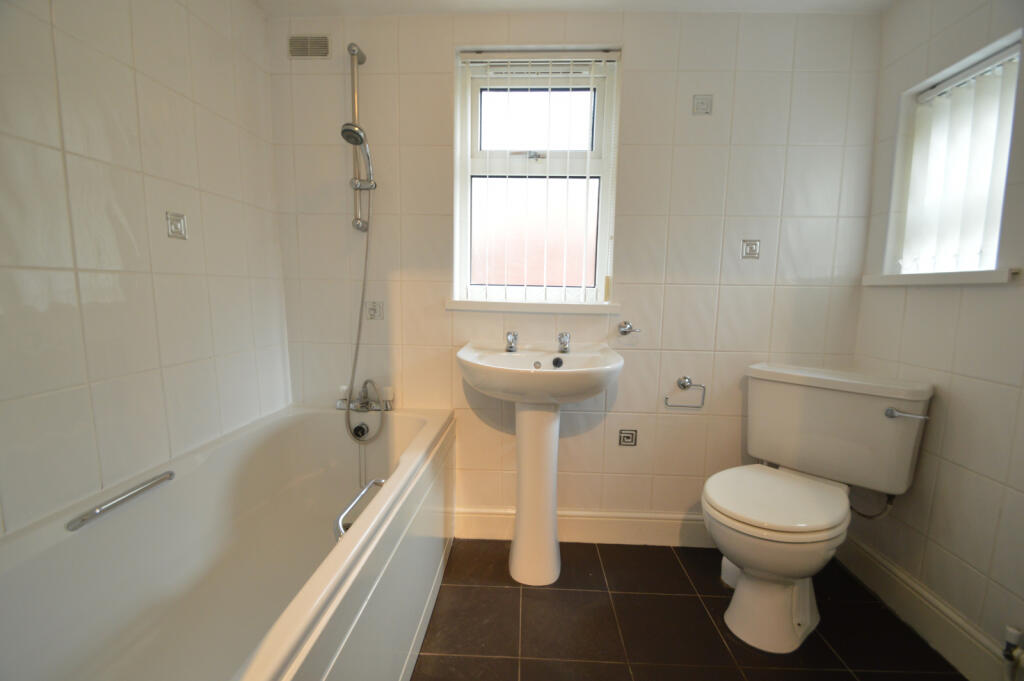 House in Wakefield, Half Acres, Cutsyke - View 5