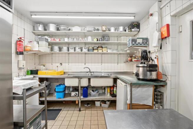 Kitchen_2.jpeg