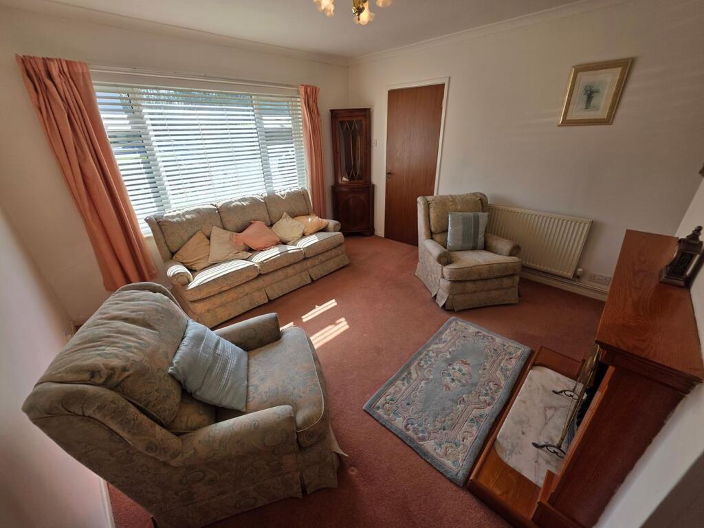 House in Newport, Llanelly - More