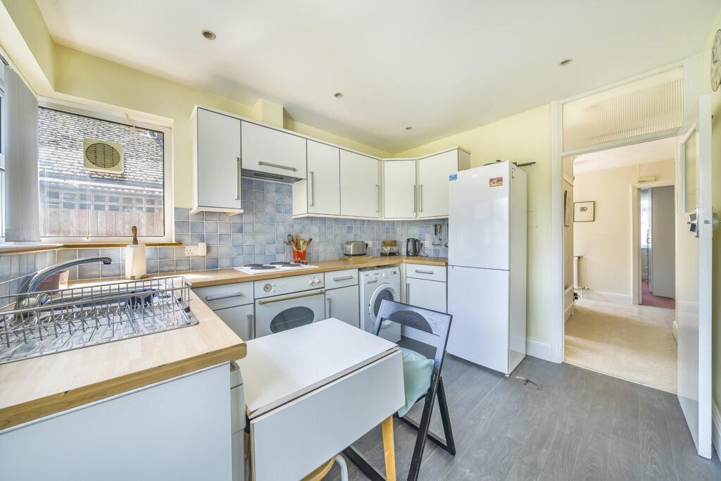 Hoylake Crescent, Ickenham, Uxbridge photo 4