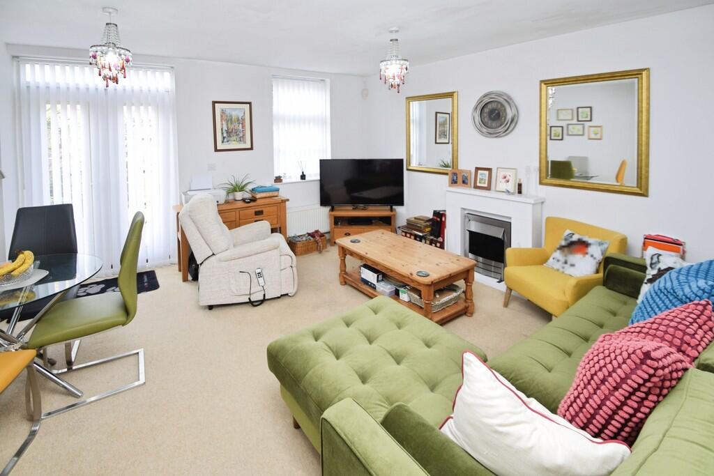House in Bradford, Bingley - View 2